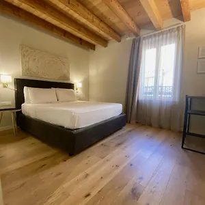 Gasthuis Malvezzi24 Boutique, Desenzano del Garda