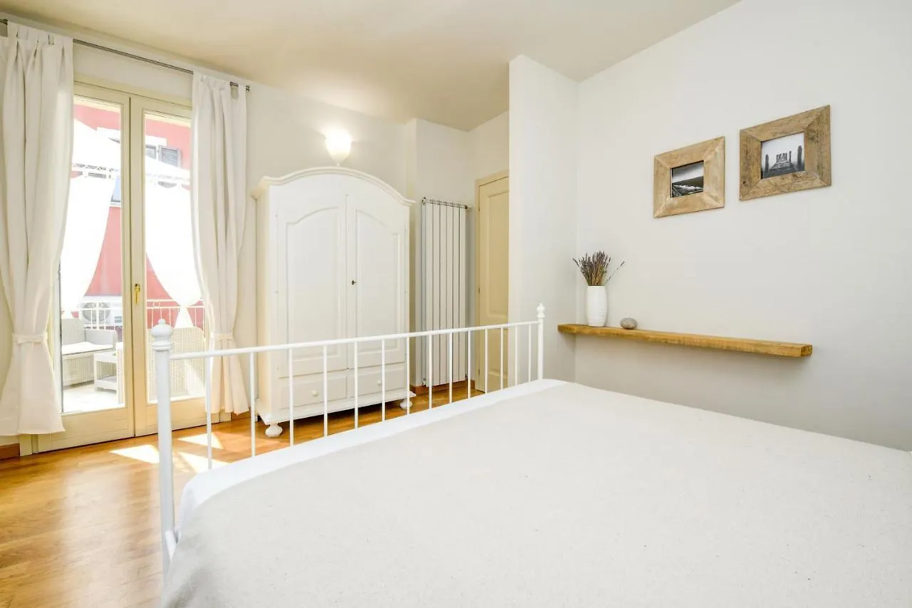 Happy Terrace - Town Centre Apartment Desenzano del Garda