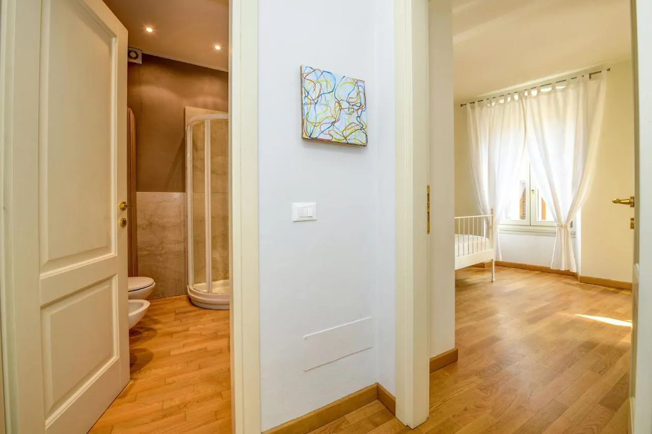 Happy Terrace - Town Centre Apartment Desenzano del Garda Italy