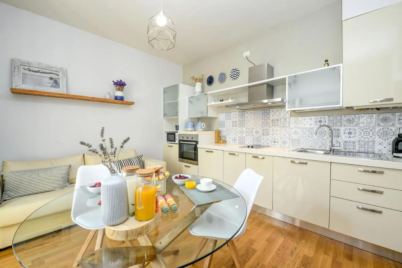 Happy Terrace - Town Centre Apartment Desenzano del Garda Italy