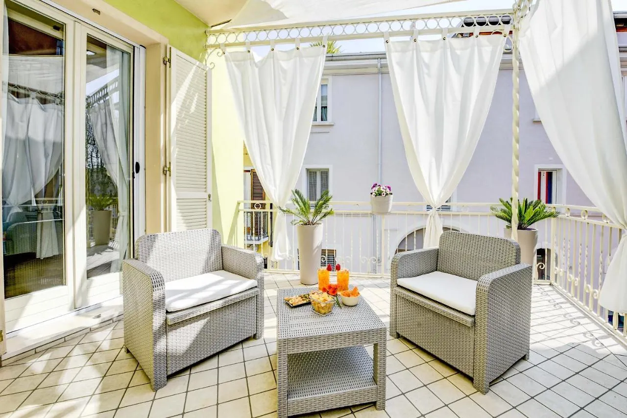 Happy Terrace - Town Centre Apartment Desenzano del Garda Italy