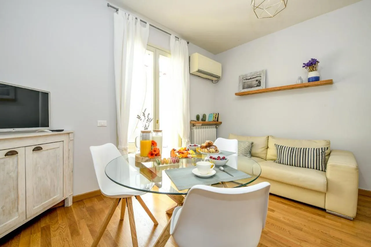 Happy Terrace - Town Centre Apartment Desenzano del Garda Italy