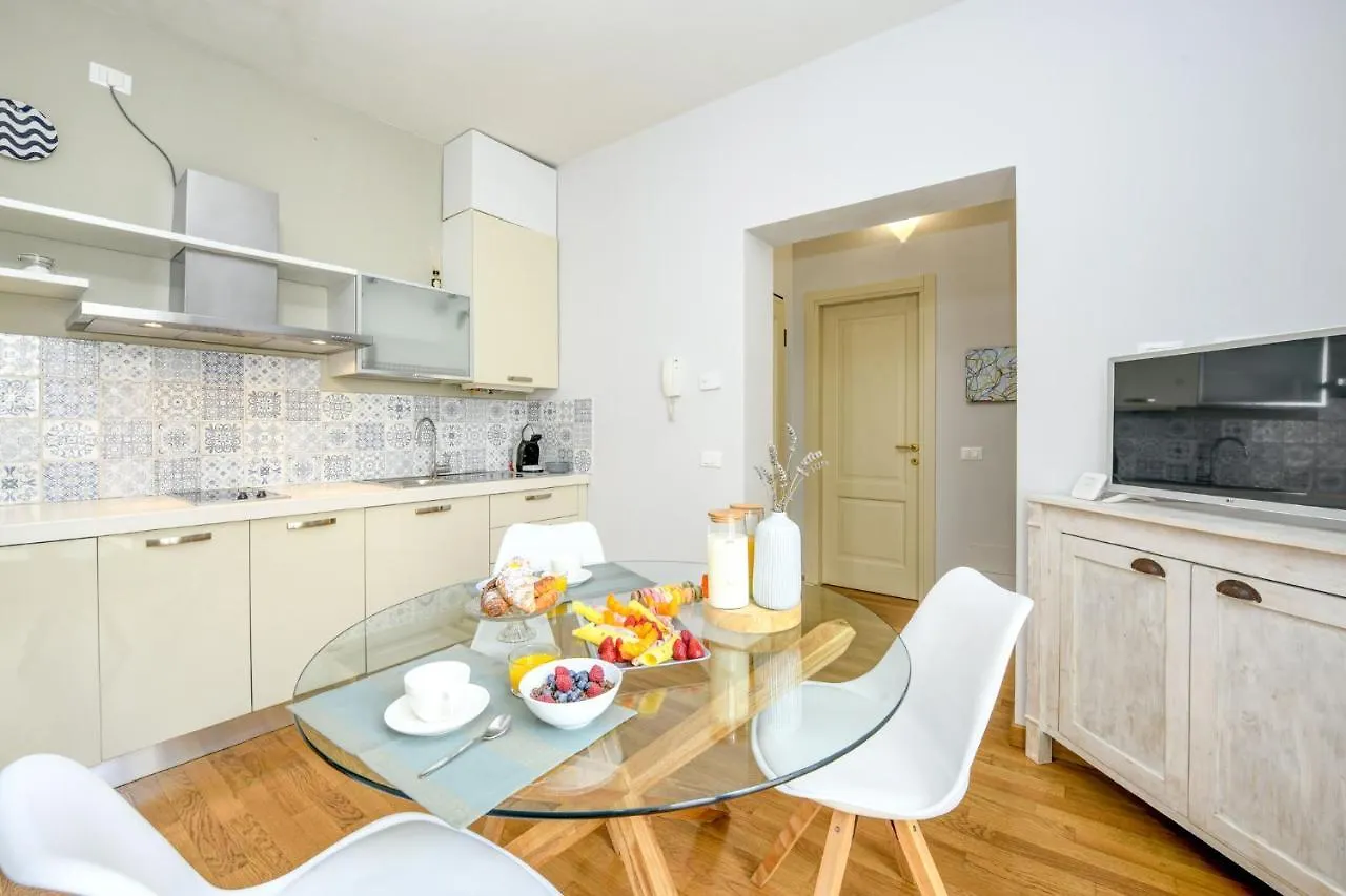 Happy Terrace - Town Centre Apartment Desenzano del Garda