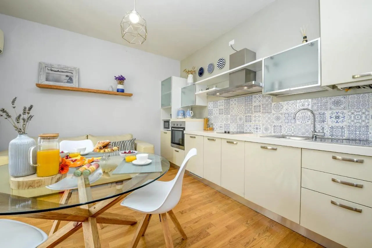 Happy Terrace - Town Centre Apartment Desenzano del Garda 0*,  Italy