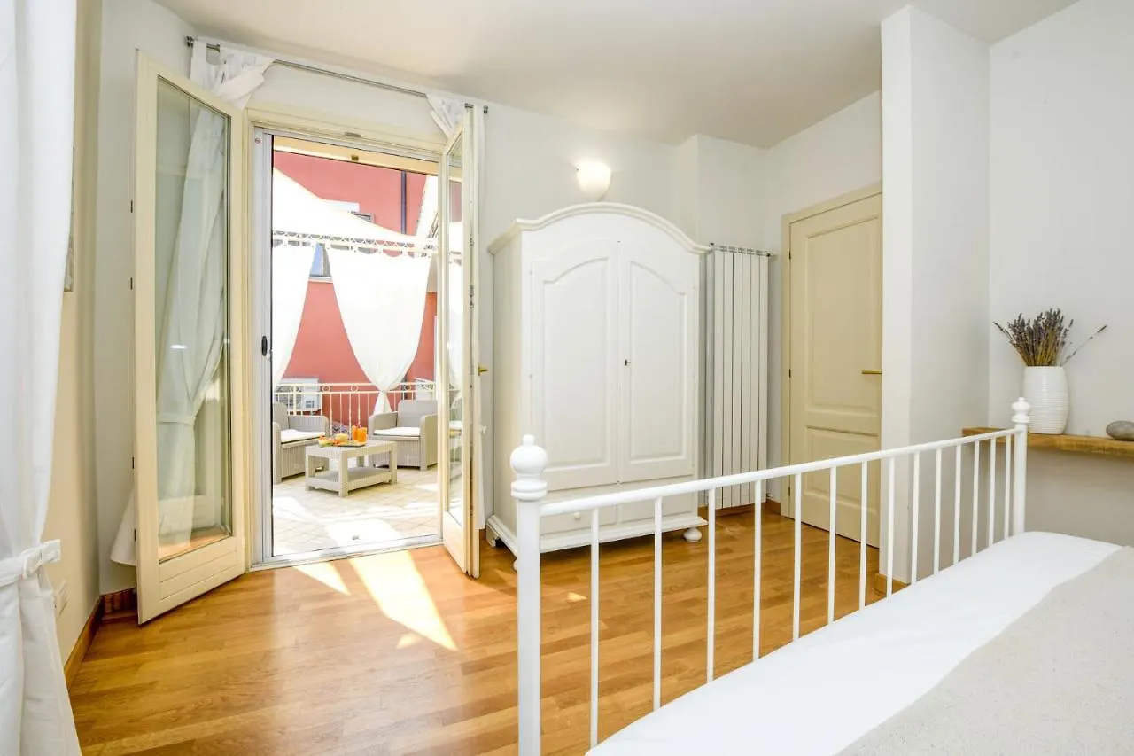 Happy Terrace - Town Centre Apartment Desenzano del Garda