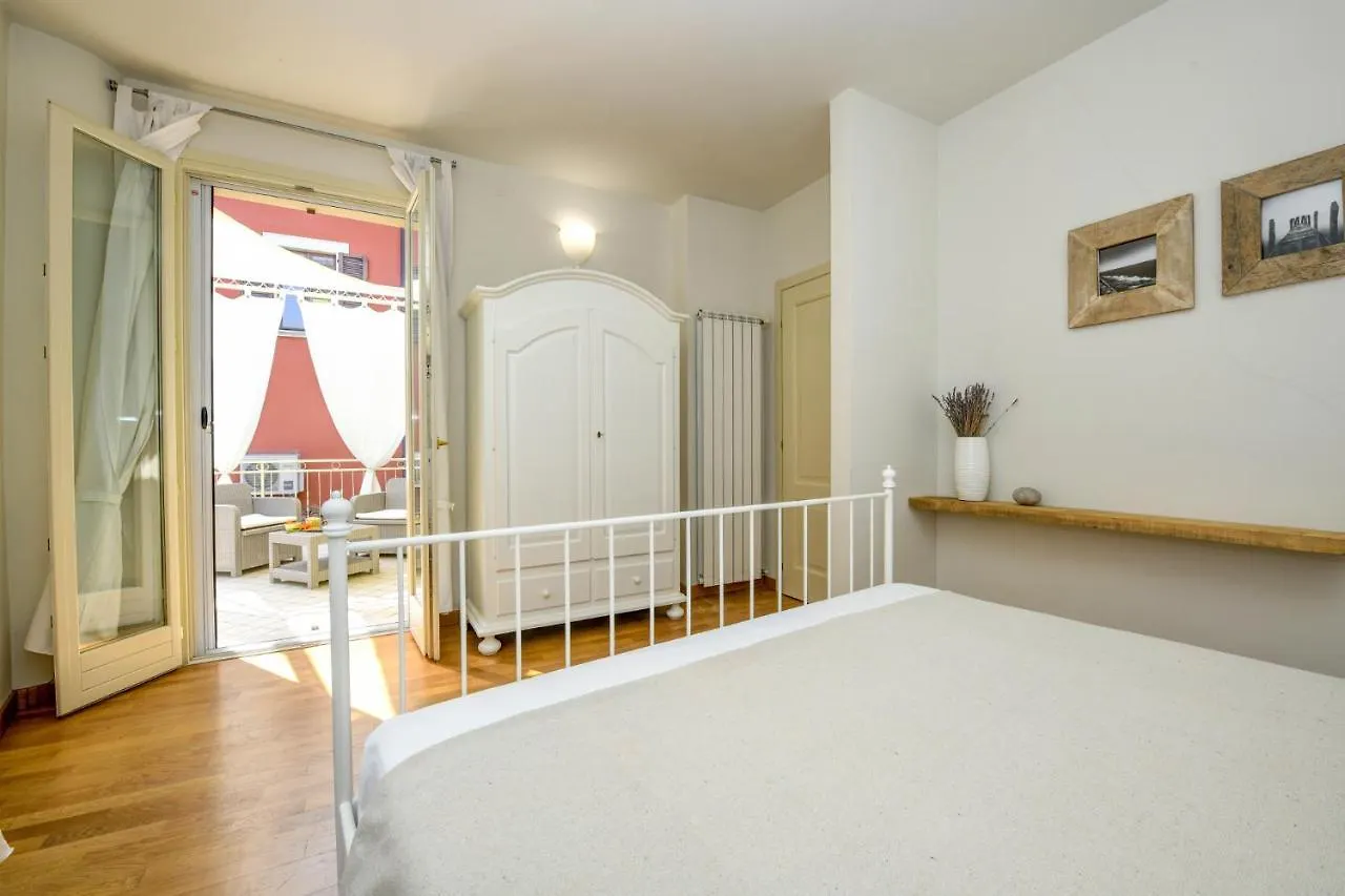 Happy Terrace - Town Centre Apartment Desenzano del Garda